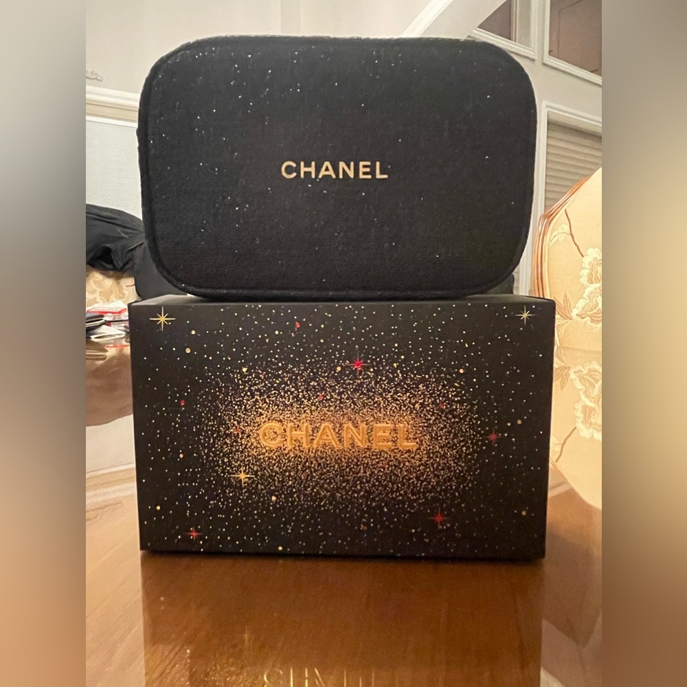 Chanel cosmetic Case in Glittery Black